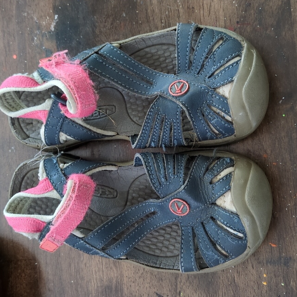 Keen girls size 12